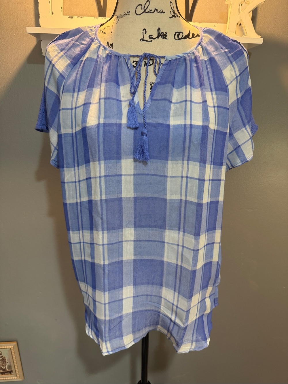 COMO VINTAGE BLUE & WHITE PLAID TIE NECK BLOUSE SZ L